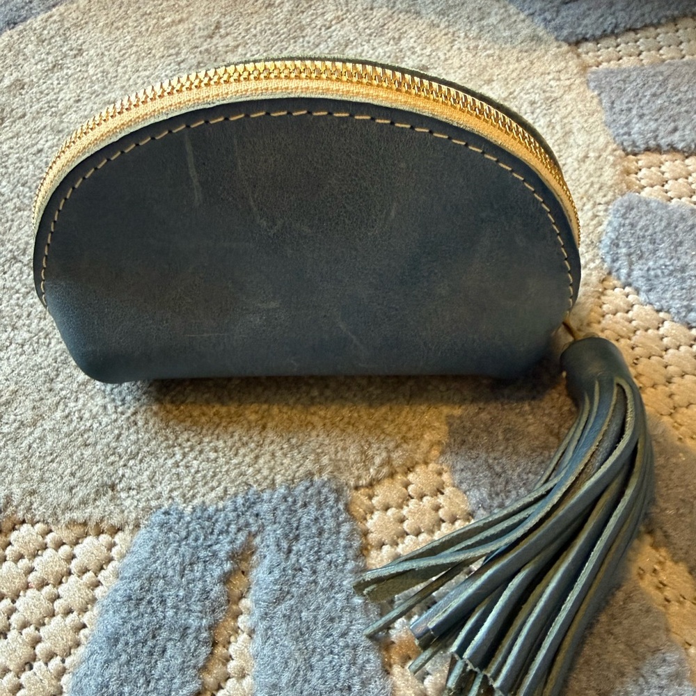 Portland Leather Taco pouch with  Tassel - Picture 2 of 4